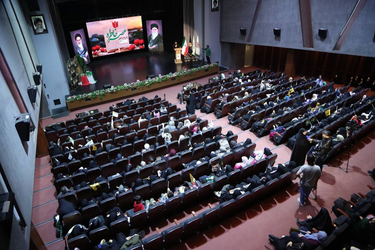 ویژهبرنامه «عصر خاطره» در موزه دفاع مقدس ویژهبرنامه «عصر خاطره» در موزه دفاع مقدس