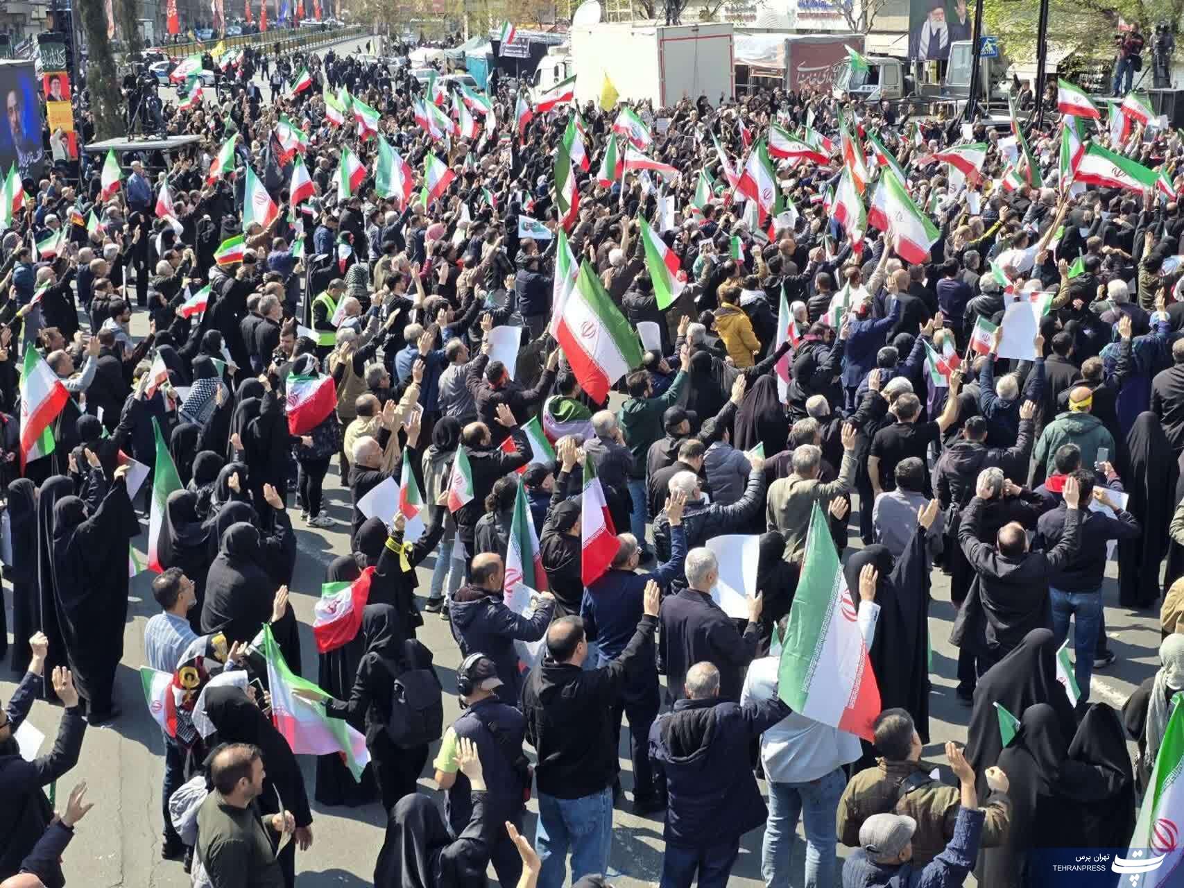 برگزاری مراسم تشییع قهرمانان «ناو دنا»، «علی لاریجانی» و سردار سلیمانی