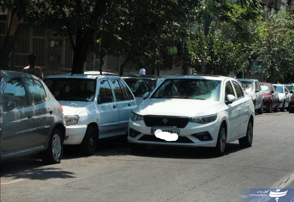 معضل «نبود جای پارک خودرو» در تهران معضل «نبود جای پارک خودرو» در تهران
