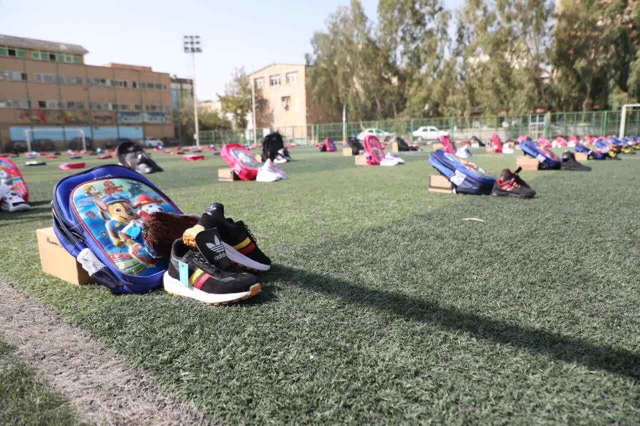 اعطای ۶۰۰ بسته تحصیلی به دانش آموزان کم بضاعت اعطای ۶۰۰ بسته تحصیلی به دانش آموزان کم بضاعت