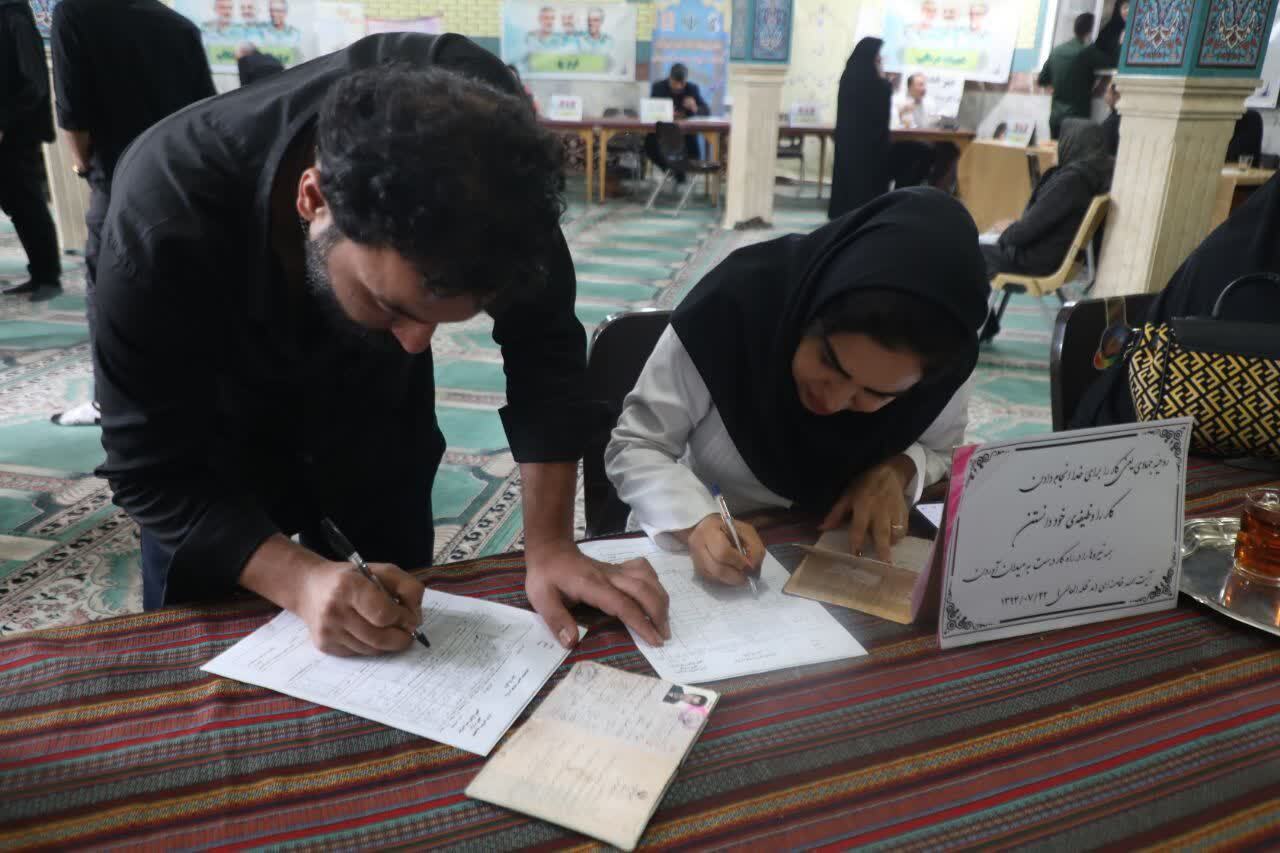 تجلی فرهنگ بسیجی در خدمت رسانی به مردم تجلی فرهنگ بسیجی در خدمت رسانی به مردم
