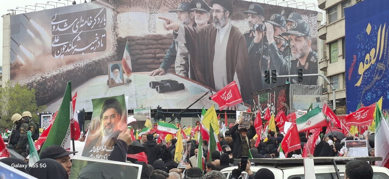 میدان انقلاب؛ میدان رویش حماسه ها در تهران میدان انقلاب؛ میدان رویش حماسه ها در تهران