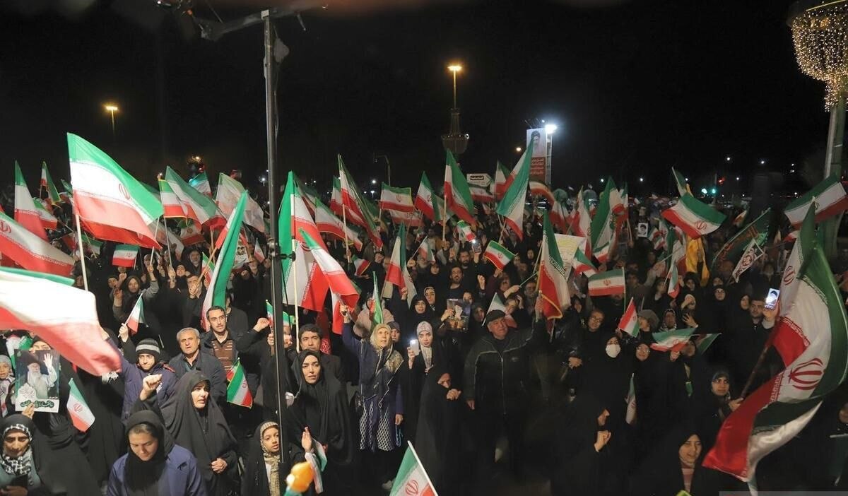 میدان انقلاب؛ میدان رویش حماسه ها در تهران میدان انقلاب؛ میدان رویش حماسه ها در تهران