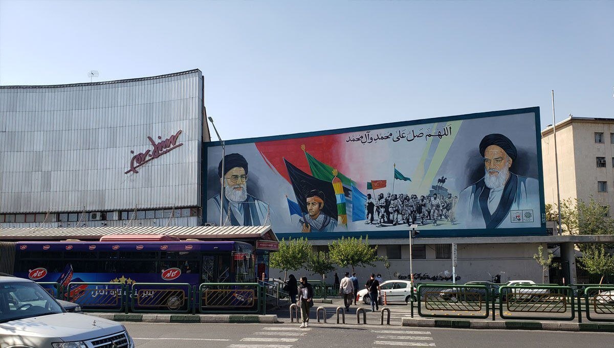 میدان انقلاب؛ میدان رویش حماسه ها در تهران میدان انقلاب؛ میدان رویش حماسه ها در تهران