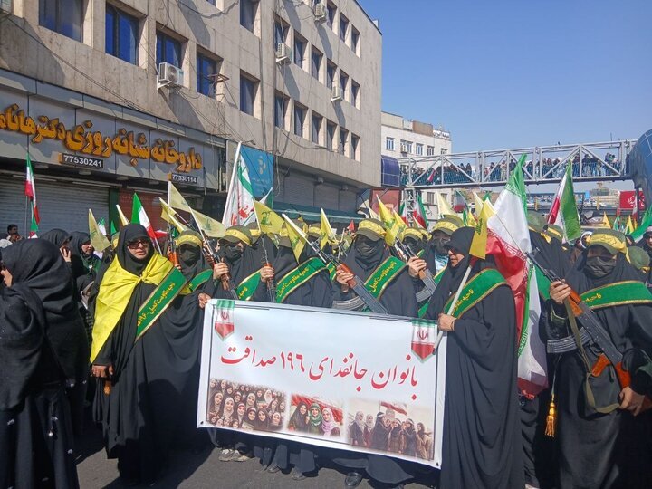 آغاز راهپیمایی دختران جان‌فدا ایران در تهران