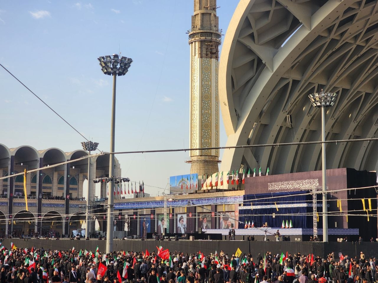 برگزاری مراسم وداع با آقای شهید ایران در مصلای امام خمینی (ره) برگزاری مراسم وداع با آقای شهید ایران در مصلای امام خمینی (ره)