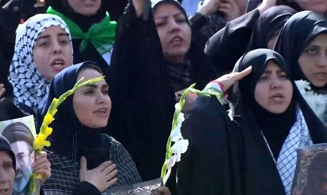 برگزاری مراسم وداع با آقای شهید ایران در مصلای امام خمینی (ره) برگزاری مراسم وداع با آقای شهید ایران در مصلای امام خمینی (ره)
