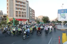 برگزاری همایش دوچرخه‌سواری در خیابان پیروزی
