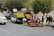 معابر تهران در تصرف میوه‌فروشان
