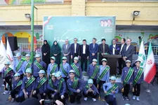 طنین شعار سلام به آینده در دبستان‌های منطقه ۲