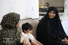 دیدار شهردار منطقه ۸ با خانواده شهید اثنی‌عشری