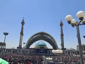 شکوه اقامه نماز تاریخی بر پیکر رهبر شهید