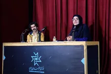 امضای کارگردان در بررسی دیده نمی‌شود