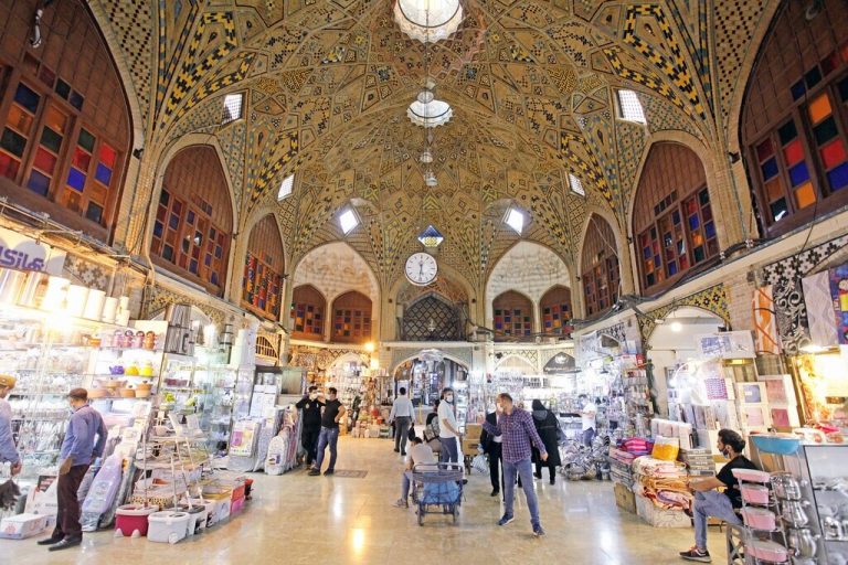 پلاک طهرون | بازار تهران؛ تاریخ پایتخت در میان حجرهها پلاک طهرون | بازار تهران؛ تاریخ پایتخت در میان حجرهها