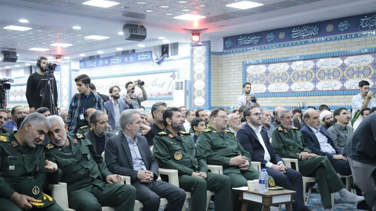 شهید همدانی الگوی تمامعیارِ و فرماندهیِ مقتدر بود شهید همدانی الگوی تمامعیارِ و فرماندهیِ مقتدر بود