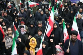 مردمی که مقابل بمباران دشمن هم ایستادند