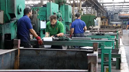 کارگران سایپا زر؛ از خط تولید تا خط مقدم خدمت