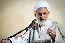 حجت‌الاسلام قرائتی در هیات آیین حسینی سخنرانی می‌کند