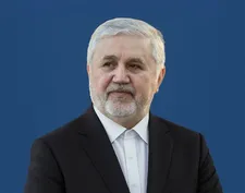 فرهنگ؛ گشاینده قفل‌ و شکننده بن‌بست‌ها