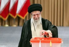 رهبر انقلاب رای خود را به صندوق ۱۱۰ انداختند