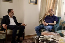 حواستان به جوان‌های عرصه تئاتر باشد