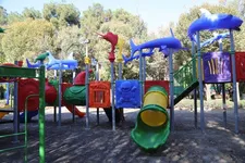 نصب تجهیزات بازی کودکان