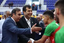 پاداش نقره نمی‌دهم