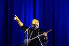 «تفنگ پدری» با صدای پرواز همای منتشر شد