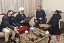 دیدار مسئولان با خانواده شهید منطقه ۱۱ تهران